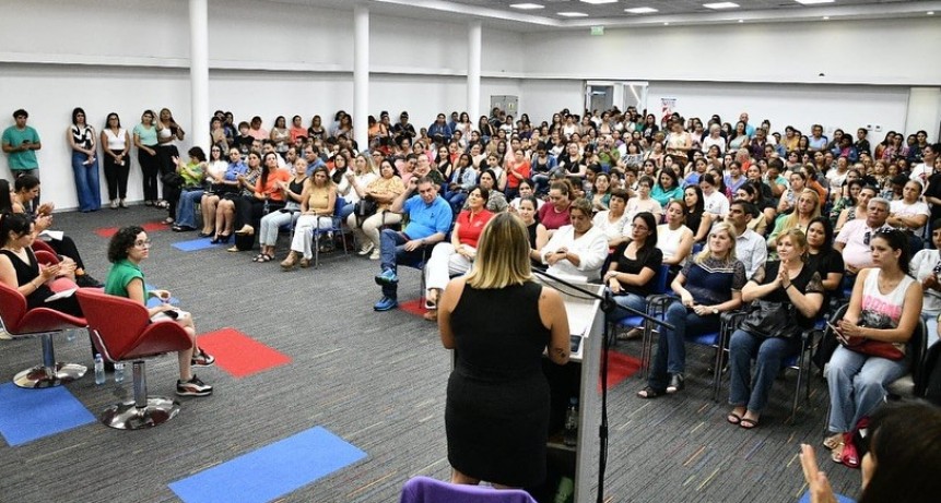 “TEJIENDO REDES: comunidad frente a las violencias”