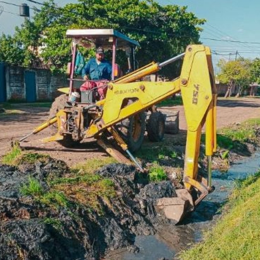 LOS TRABAJOS MUNICIPALES SE ENFOCARON EL VIERNES EN EL MANTENIMIENTO DE DESAGÜES PLUVIALES 