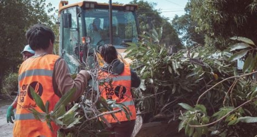 La Municipalidad realizó un operativo de limpieza en el barrio Mariano Moreno