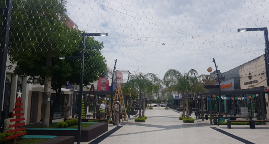 La Municipalidad está ornamentando barrios capitalinos con atractivos adornos navideños