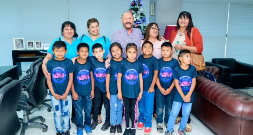 El gobernador Insfrán recibió a niños y niñas de Pozo del Tigre