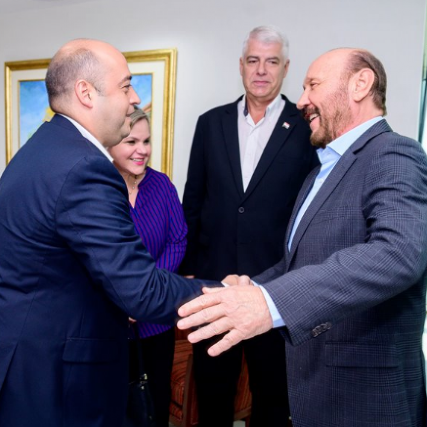Insfrán recibió a autoridades de Paraguay