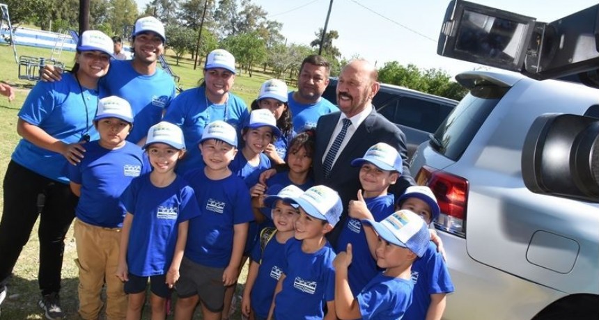 Insfrán presenció la inauguración de la pileta del Centro de Empleados de Comercio