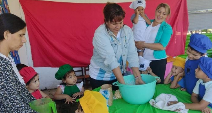 El CDI del Antenor Gauna culminó el año con la entrega de carpetas y diplomas a niños