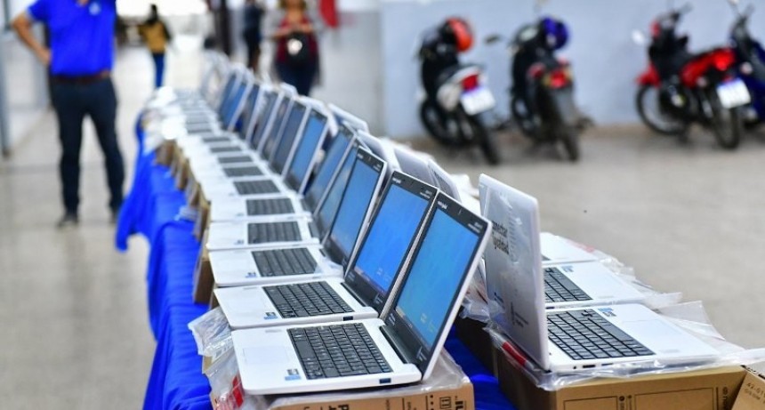 Conectar Igualdad espera llegar a la entrega de casi 20 mil equipos tecnológicos en 310 escuelas de la provincia