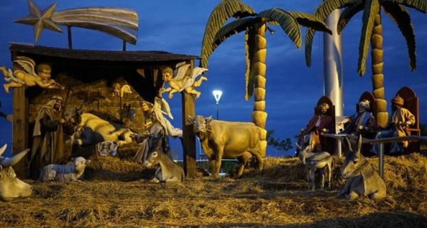 Acondicionan el pesebre hiperrealista del Paseo Costanero