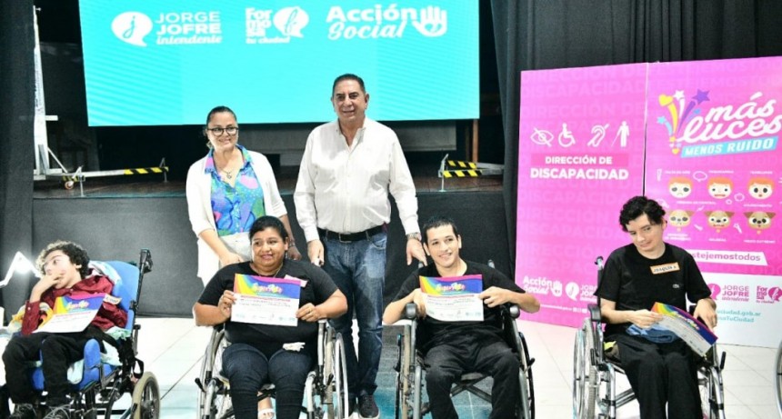 Durante un emotivo acto la dirección de Discapacidad de la Municipalidad entregó certificados a participantes de los talleres “Superarte”
