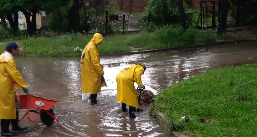 La Municipalidad trabajó en distintos sectores de la ciudad durante las copiosas precipitaciones