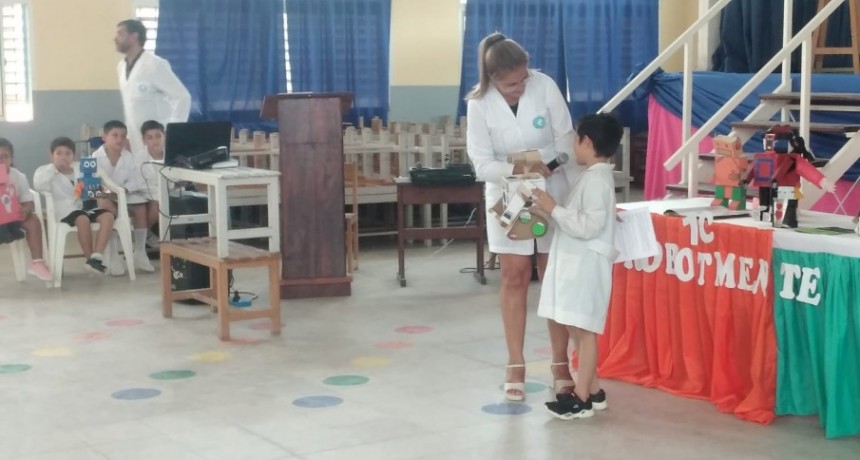La EPEP N° 290 realizó una exposición de cuentos y robótica