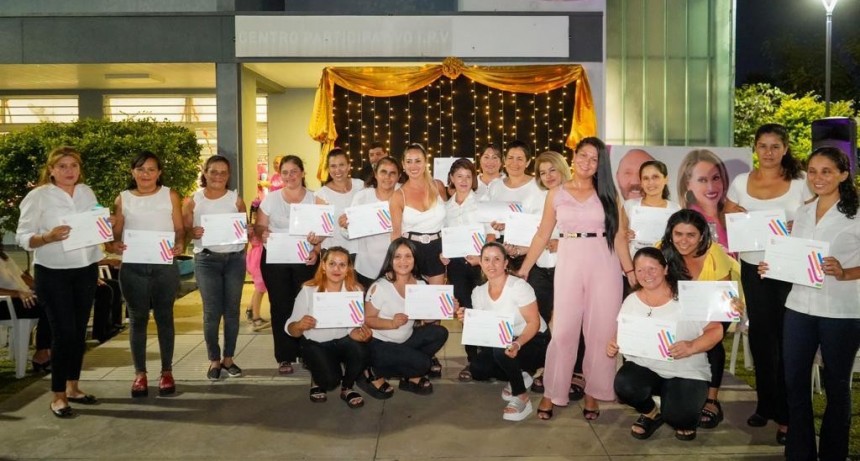 Celebrando el Éxito: Cierre Anual y Entrega de Certificados de los talleres de la Formosa Crece