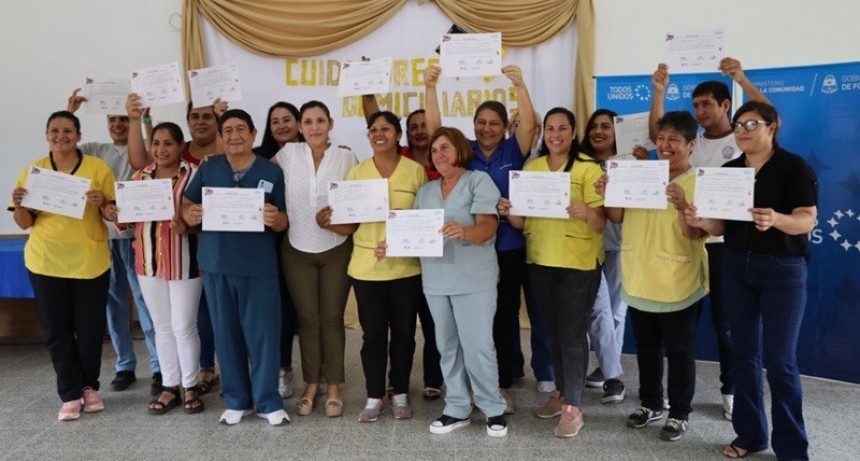Entregaron certificados a graduados de curso de cuidadores domiciliarios