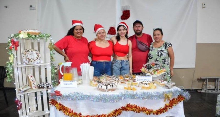 Cien emprendedores participaron de feria navideña