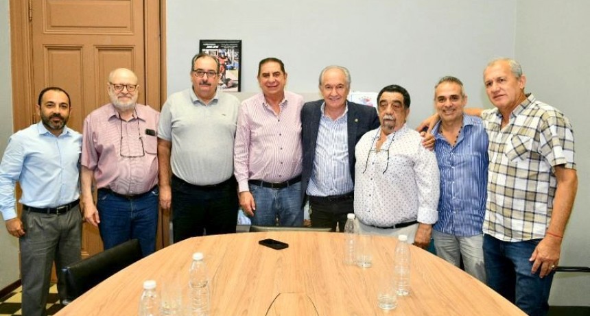 Jofre junto a representantes comerciales firmaron acta de horario de cierre de comercios para el 24 y 31 de diciembre