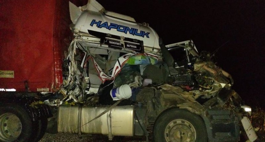 Un choque entre dos camiones terminó con daños materiales sobre la Ruta Nacional 11