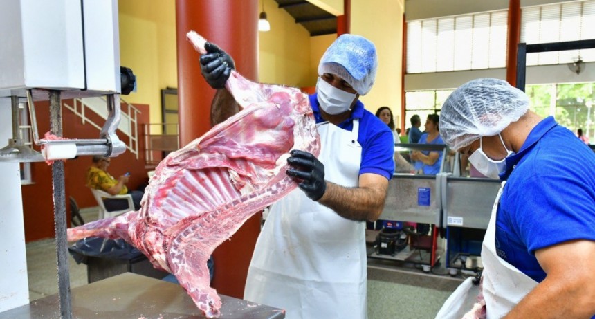 La comercialización de chivitos resultó muy exitosa en la feria extraordinaria del PAIPPA