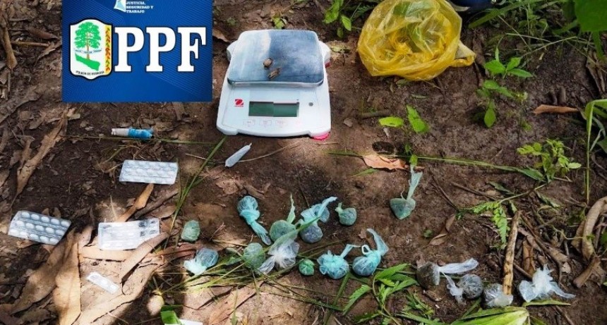 Detuvieron a cuatro jóvenes por robo y tenencia de droga