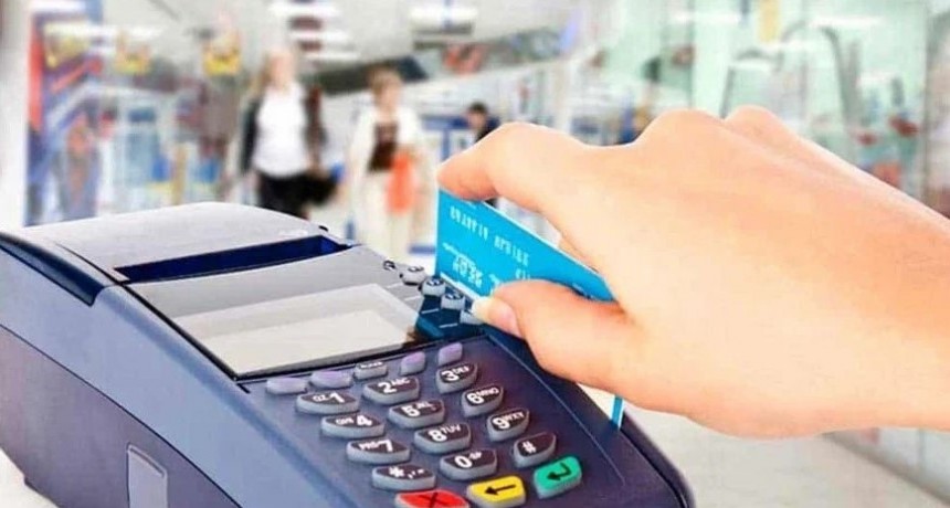 Advirtió la Defensoría por los cambios de tarjetas de créditos