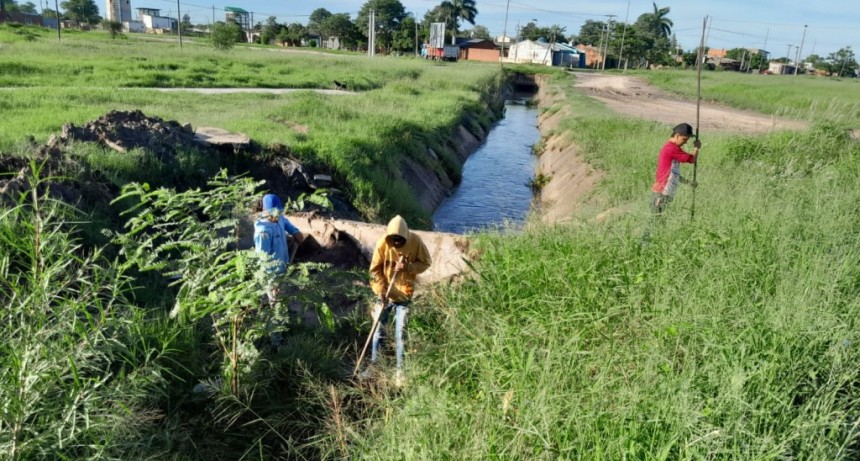 La Municipalidad de la ciudad de Formosa acentuó este martes su trabajo en los desagües pluviales