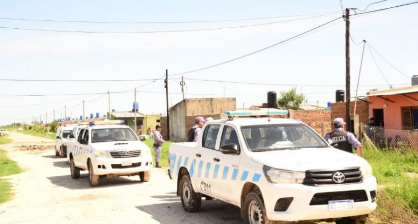La Policía realizó varios allanamientos, recuperó bienes y detuvo a una mujer