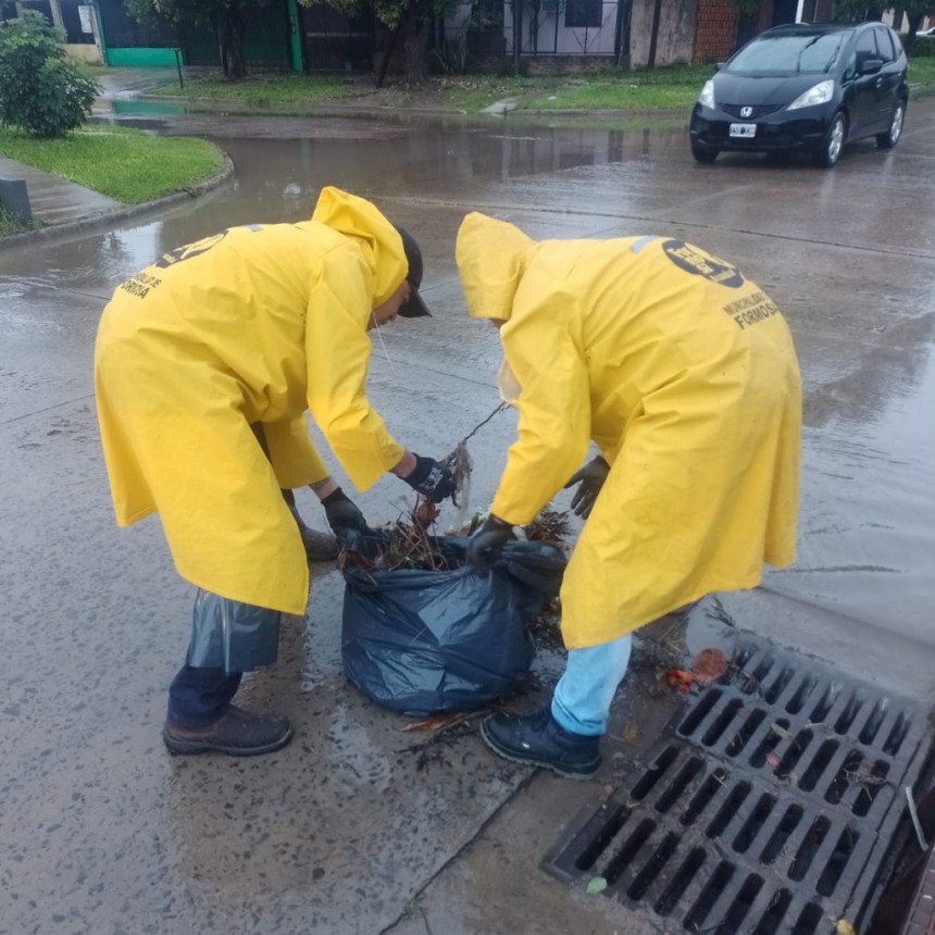 La Municipalidad profundizó las tareas de limpieza de drenajes y bocas de tormenta