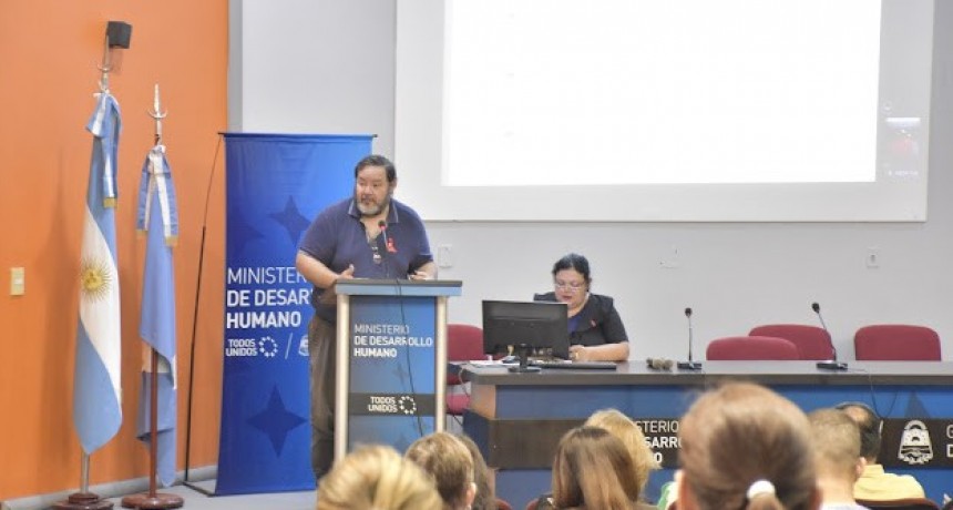 Con una importante jornada de capacitación se conmemoró el Día Mundial del SIDA