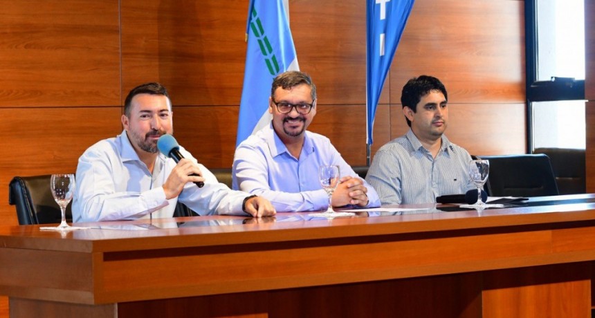 Estudiantes de Química Industrial expusieron trabajos finales de su carrera