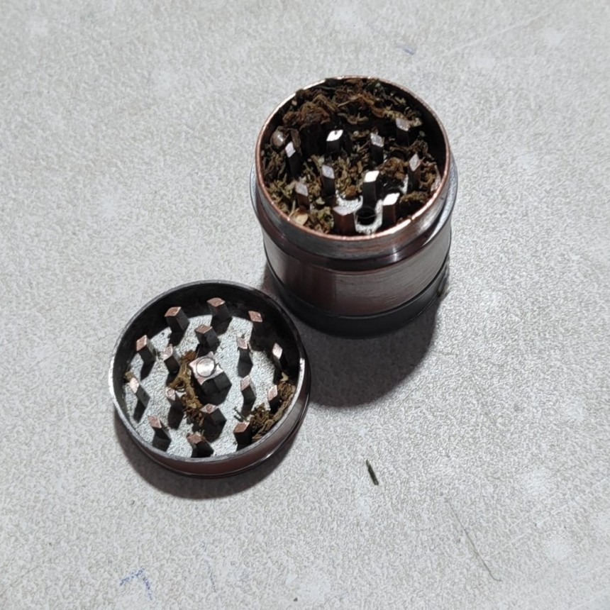 Se detuvo a dos sujetos con marihuana