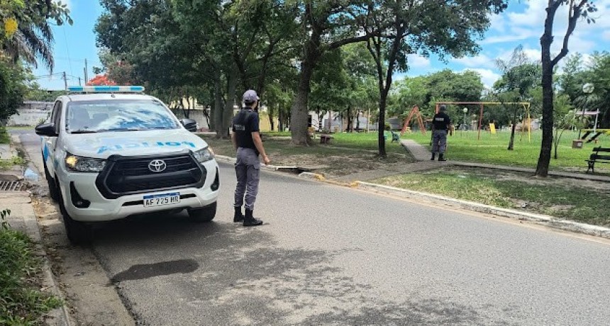 Pervertido: Detuvieron a un hombre por exhibiciones obscenas en la plaza del barrio La Pilar