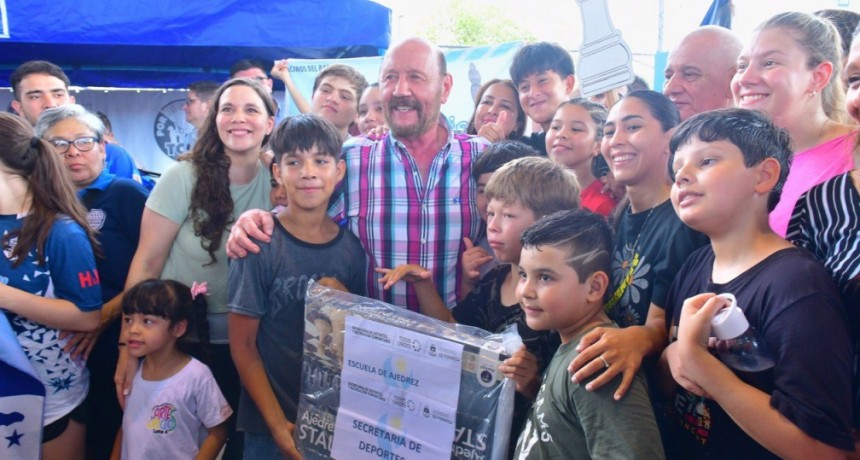 Agradecen al Gobierno provincial por la entrega de insumos para la Escuela de Ajedrez
