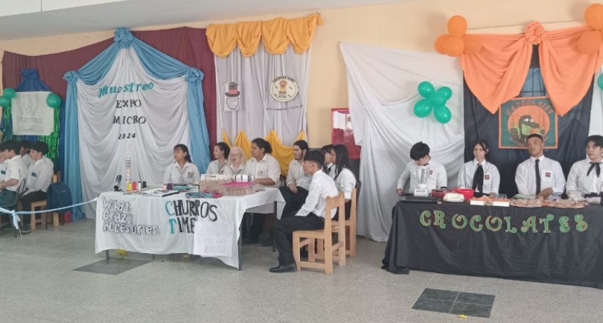 Más de 90 estudiantes realizaron exposición de proyectos de microemprendimientos en la EPES N° 99