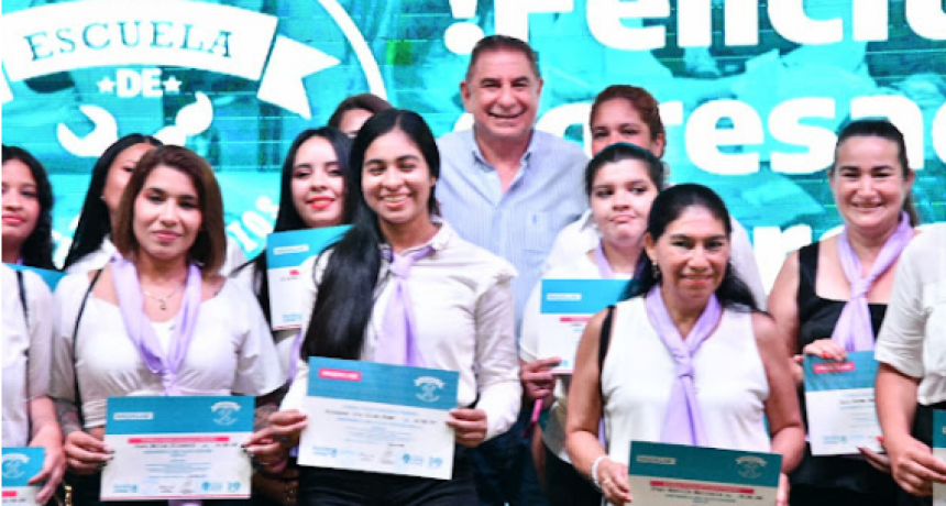 El intendente Jofré entregó sus certificados a los más de 500 nuevos egresados de la Escuela de Artes y Oficios