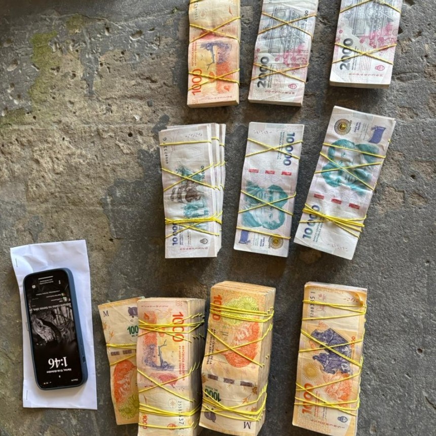 Un hombre trató de sobornar a policías con dinero