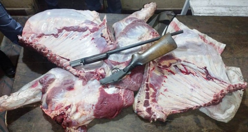 La Policía secuestró un arma de fuego y carne de un animal vacuno