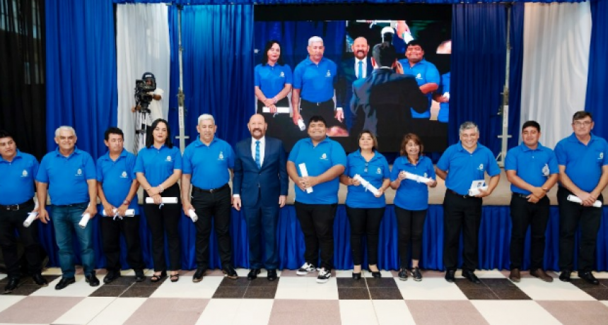 Insfrán presidió el acto de egreso del Programa Provincial de Terminalidad Educativa Secundaria