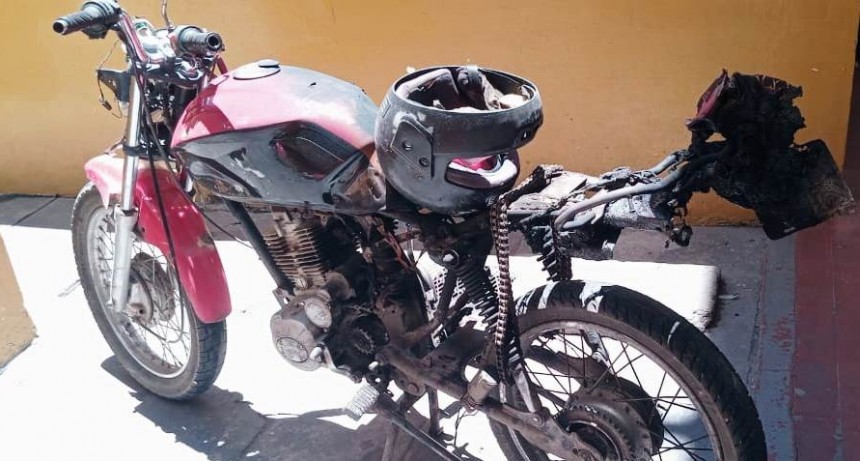 Un motociclista resultó con lesiones graves tras ser atropellado por un automóvil que se dio a la fuga