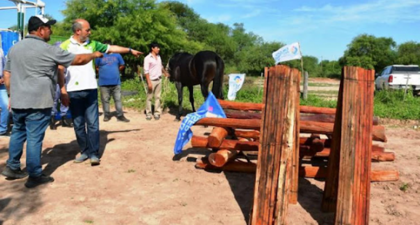 El Gobierno provincial, a través del IAS, entregó materiales e insumos para el reacondicionamiento del Hípico de Las Lomitas