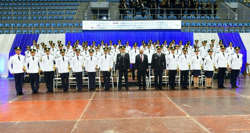 El Gobernador encabezó el acto de egreso de la XLVII promoción de Oficiales Ayudantes de la Policía de Formosa