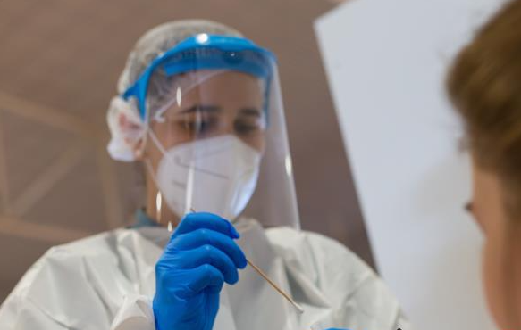 La semana cerró con un leve aumento de casos COVID-19