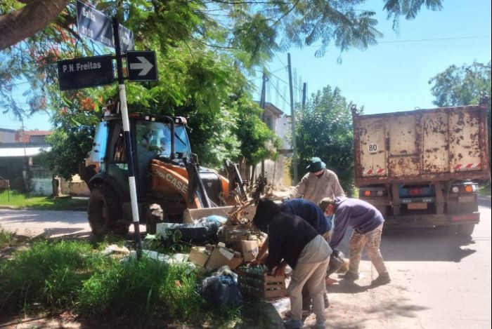 EL MANTENIMIENTO DEL DRENAJE URBANO FUE PRIORITARIO PARA LA COMUNA ESTE SÁBADO