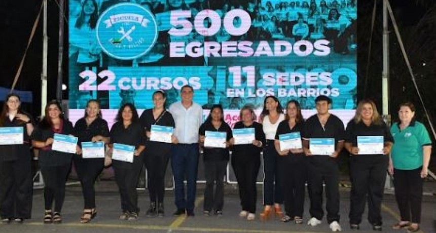 El intendente Jofré entregó certificados a más de 500 egresados de la Escuela de Artes y Oficios Municipal