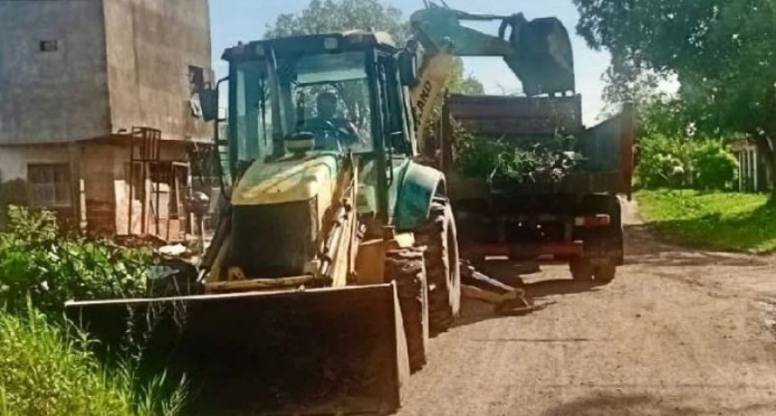 La Municipalidad continúa con el mantenimiento urbano en distintos barrios de la ciudad